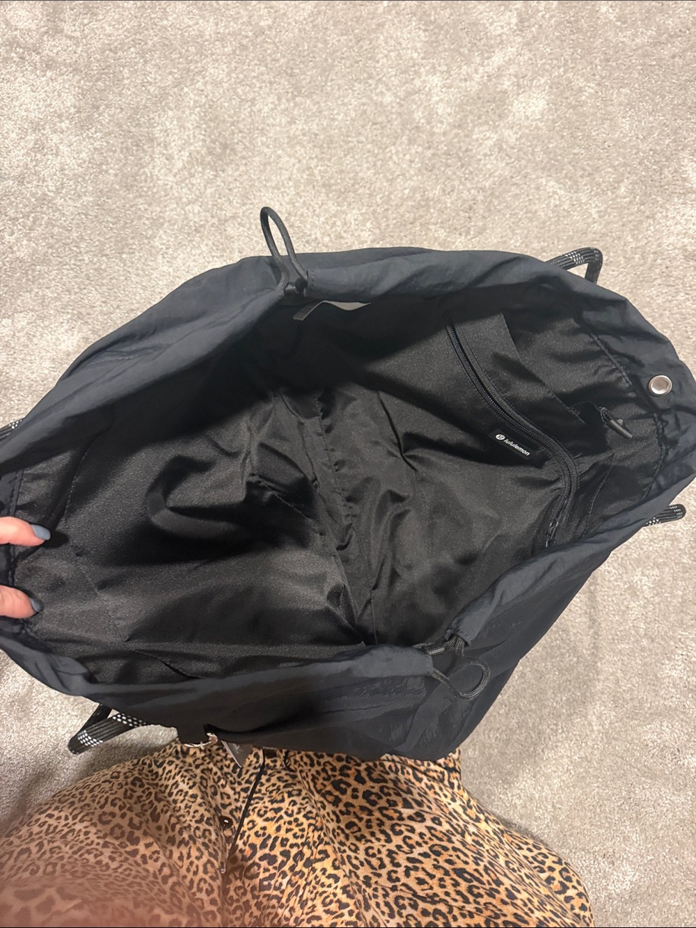 Lululemon NEW Black Women’s Ruched Tote - Picture 4 of 7